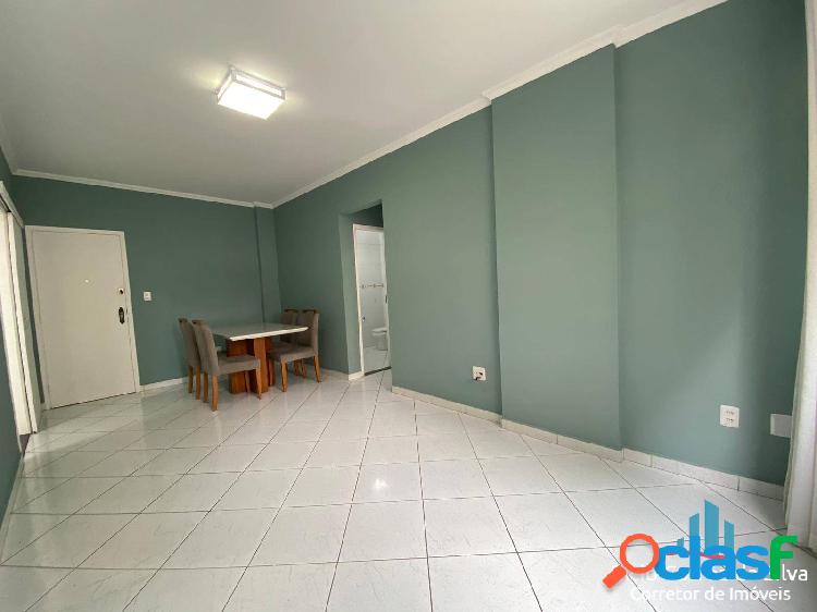 Excelente apartamento reformado na quadra da praia no bairro