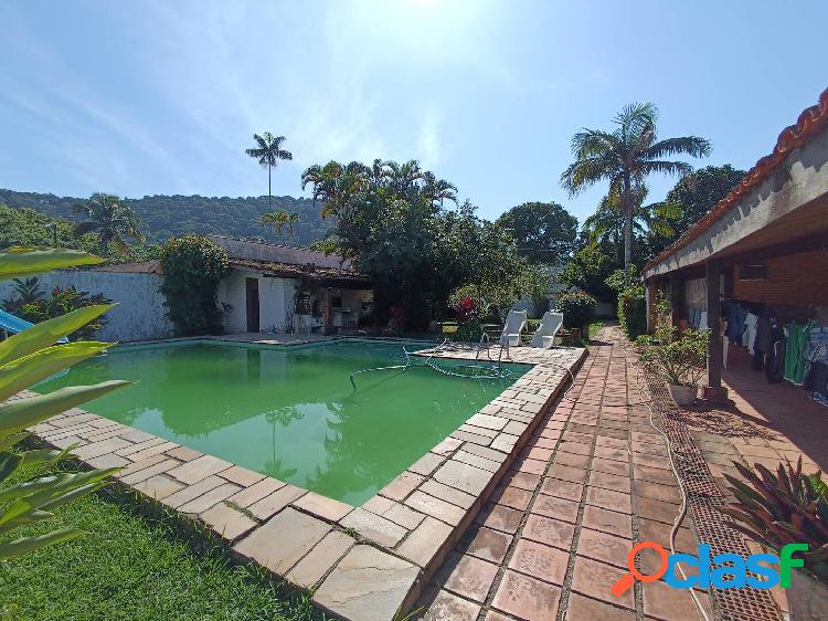 Fantástica Casa 6 dormitórios - Guaiuba