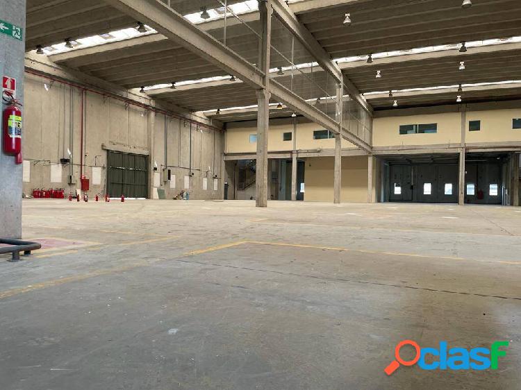 GALPÃO INDUSTRIAL LOCALIZADO NO TAMBORÉ FASE SANTANA DE