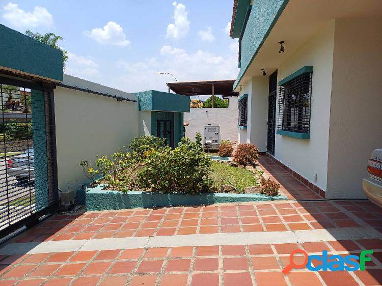 Impecable casa en venta en Altos de Guataparo. Planta 100%.