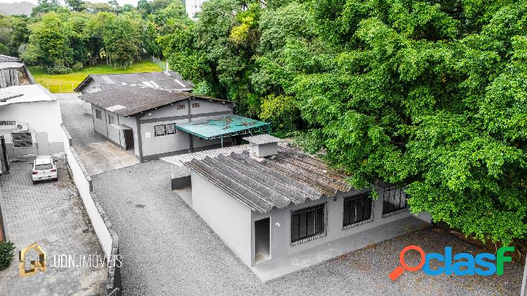 Terreno c/ edificação de 805m² a venda no bairro Passo