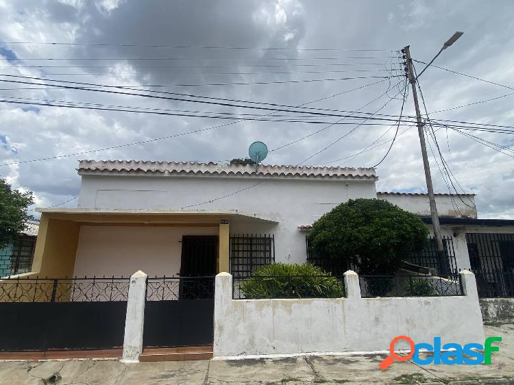 VENTA DE CASA EN SANTA ROSA, 21.500$ NEGOCIABLES