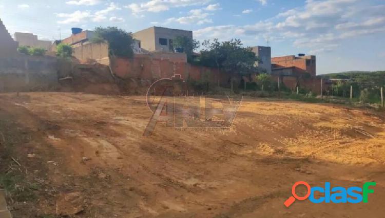 Vendo lote 180 m2 no bairro Santa Lúcia/Carmelo