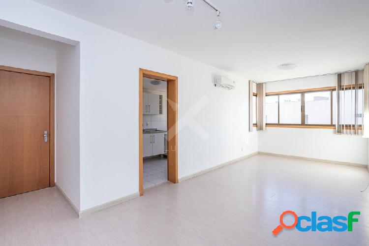 Apartamento com 2 quartos, 74m², à venda em Porto Alegre,