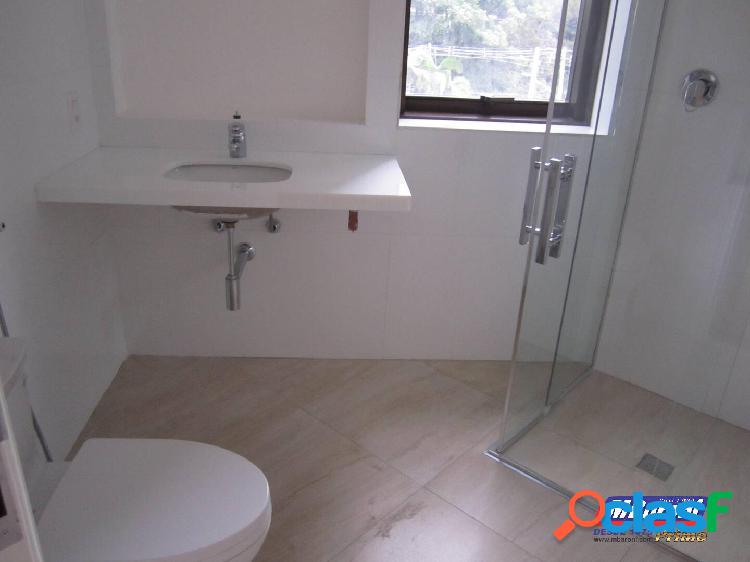 Apartamento com 3 Quartos e 5 banheiros à Venda, 210 m²,