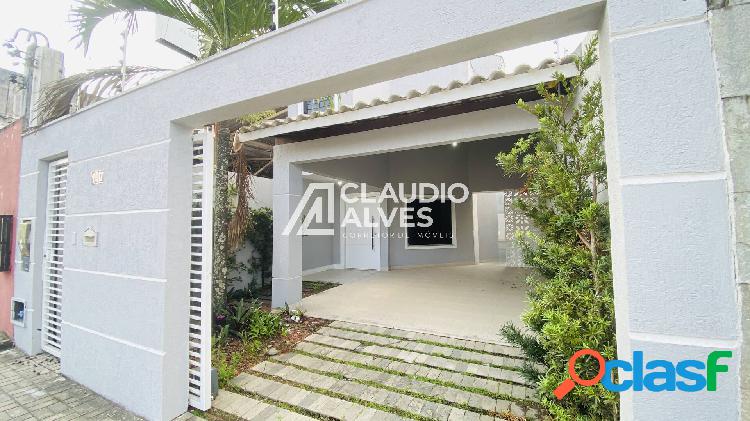 CASA COM 4 QUARTOS SENDO 1 SUÍTE COM CLOSET E ESPAÇO