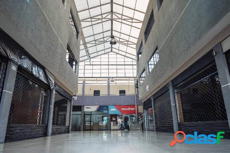 CENTRO COMERCIAL EN VENTA en la Av. Bolivar Sur.