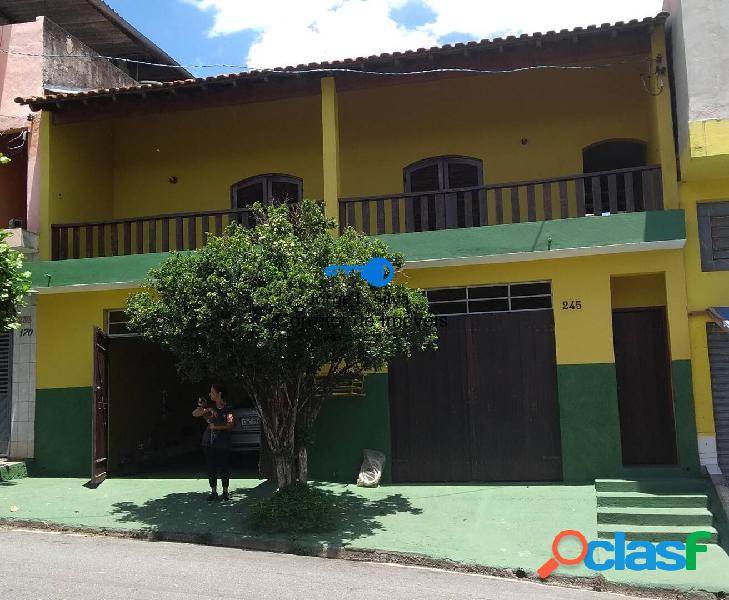 Casa Grande 180m2 A/C 2 Dormitórios 3 WC 3 Vagas Coberta e