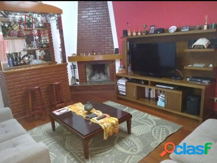 Casa com 3 Quartos e 3 banheiros à Venda, 180 m²