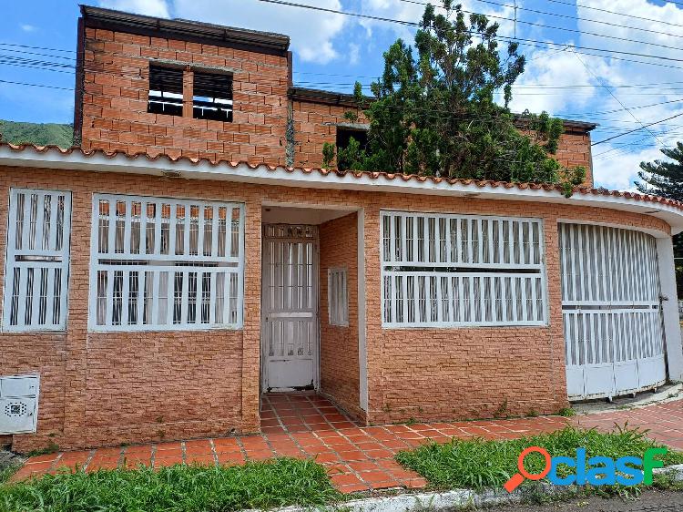 Casa de esquina en venta en Lomas de La Esmeralda.