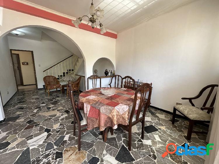 En Venta Apartoquinta A Remodelar En Trigal Sur.