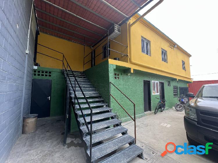 En venta galpón a una cuadra de la avenida principal las