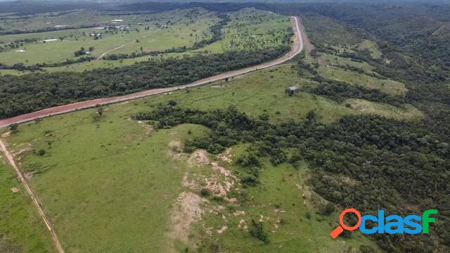 Fazenda com 915 hectares, pastagem Formada frente Rodovia 86