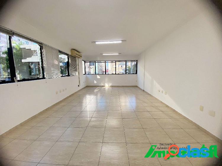 Sala comercial de 66m2 com excelente localização no