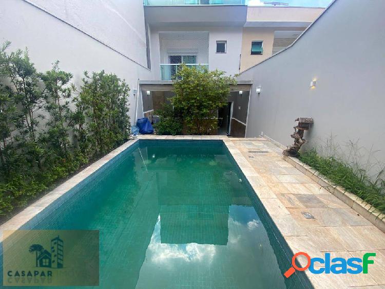 Sobrado à Venda com 225m² com 3 Suítes e Piscina no