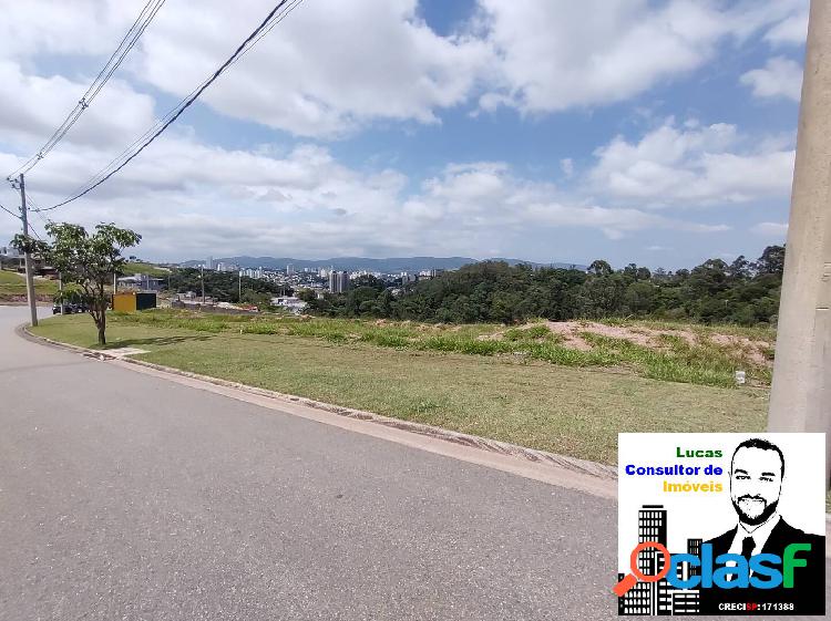 TERRENO DE 680 M² EM DECLIVE COM VISTA PARA O SOL DA TARDE