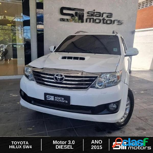 TOYOTA HILUX SW4 SRV D4-D 4X4 3.0 TDI DIES. AUT BRANCO 2015