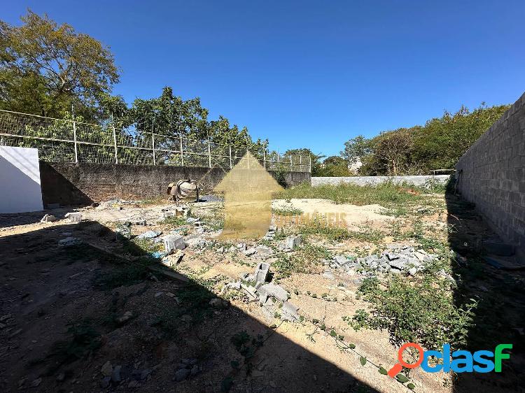 Terreno com muros e portões Bairro Santa Rosa