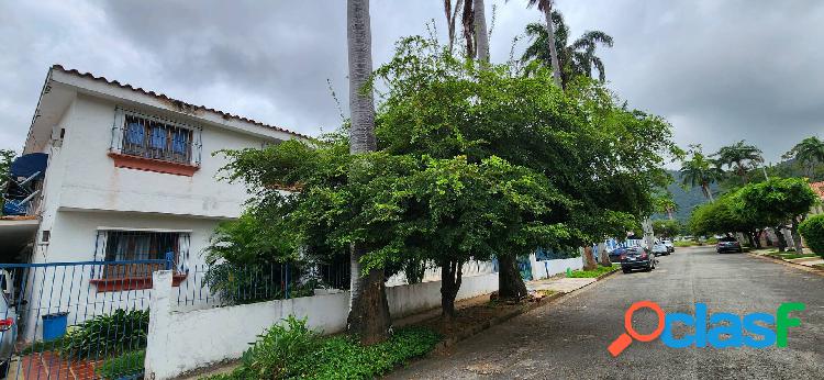 Venta hermosa apartoquinta en el Trigal Sur, calle cerrada