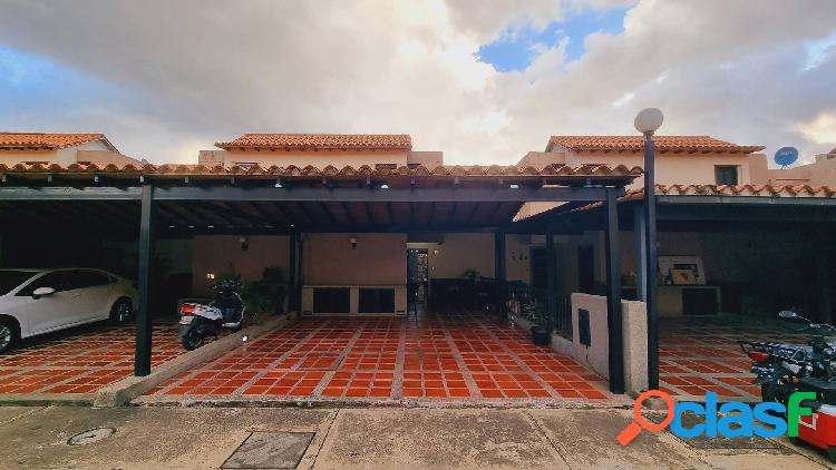 oportunidad de VENTA Town House Moderno en Altos de Monte