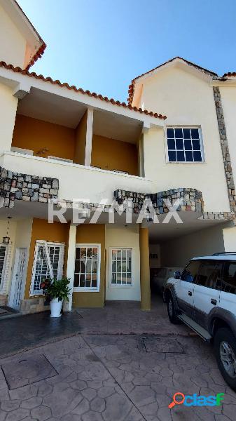 A la Venta Excelente TownHouse Ubicado en la URb. El Parral