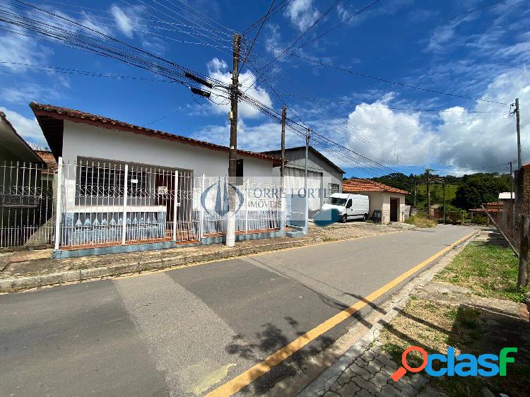 Bela Casa com 3 Dormitórios em Bragança Paulista