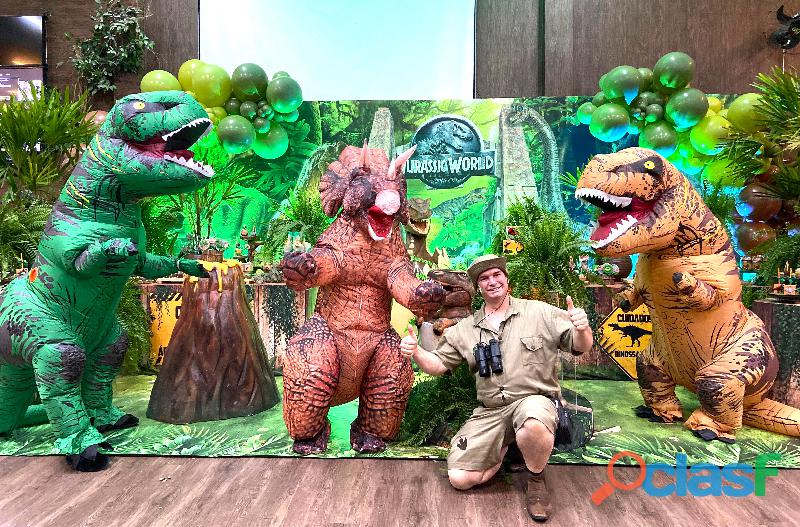 Dinossauros e caçador personagens vivos cover animação