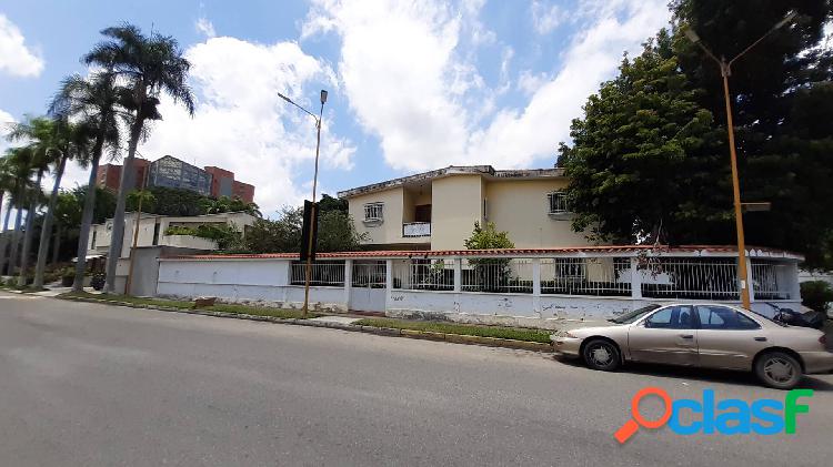 En venta parcela y casa de 542,20m2 para uso comercial, en