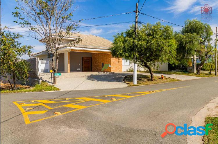 LINDA CASA TÉRREA EM CONDOMÍNIO DE ALTO PADÃO