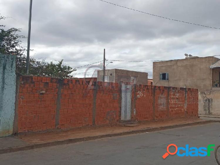 Lote de esquina – 251m² no bairro Mangues, próximo à