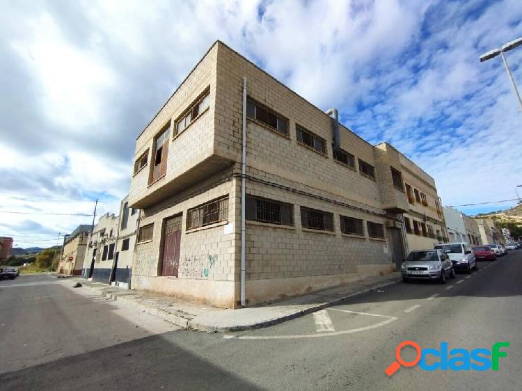 Nave Industrial en Venta en Elda, Alicante - 366 m²