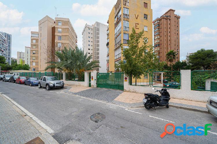 Piso de 2 Dormitorios en Venta en Benidorm, Alicante