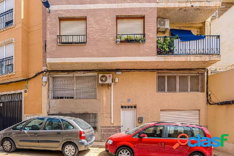 Piso de 3 Dormitorios en Venta en Crevillente, Alicante