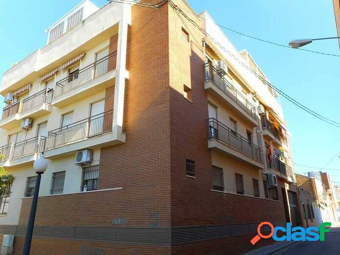 Piso de 3 Dormitorios y 2 Baños en Alicante con Plaza de