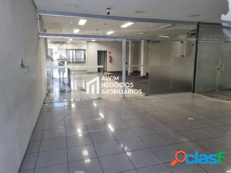 Prédio comercial com 750 m² e 18 vagas de garagem