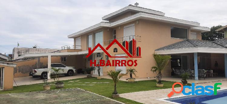 Sobrado à Venda com 05 Dormitórios em Caraguatatuba - SP.