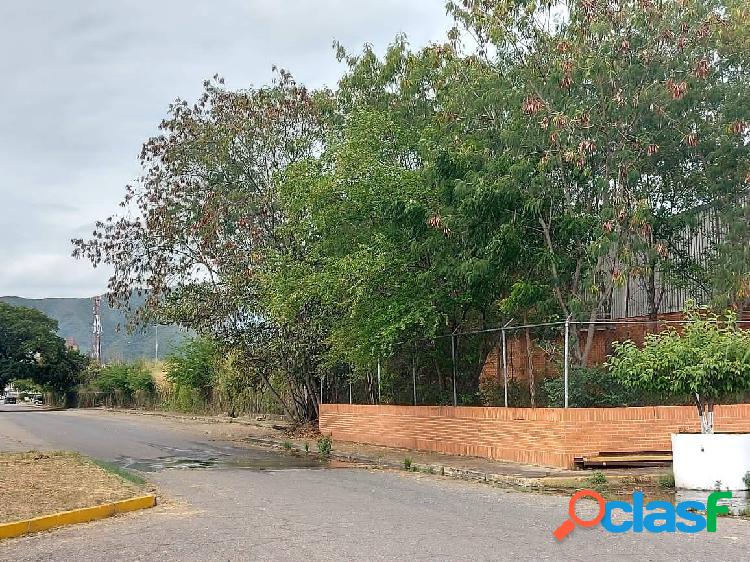 5199 M2 Venta de Terreno con Galpón 300 M2 en Parque