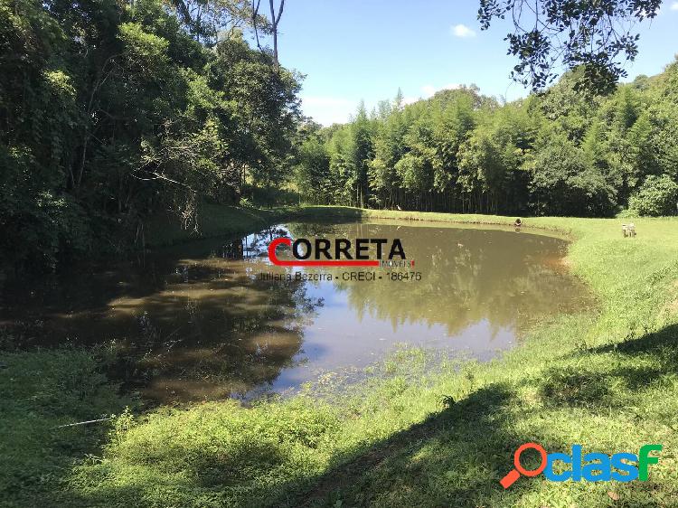 808 - SÍTIO COM 30.000 M² DE ÁREA, PISCINA, LAGO, SALÃO