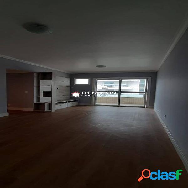 APARTAMENTO COM VISTA PARCIAL DO MAR.