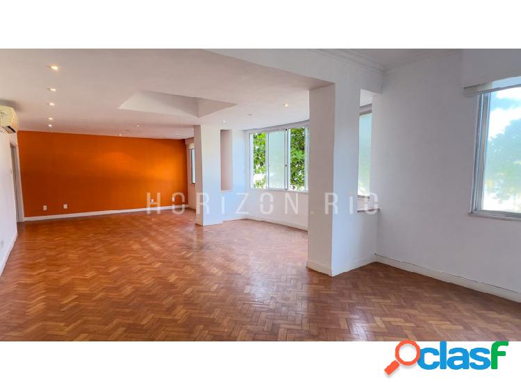 Apartamento de 4 quartos com vista frontal para o mar à