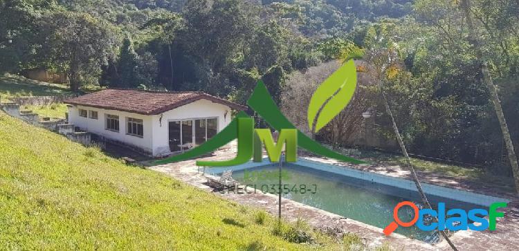 Bela Chácara à Venda em Piracaia com 35000m²