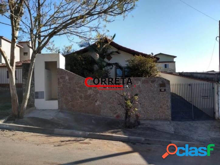 CASA COM 250m² NO RESIDENCIAL IBIÚNA.