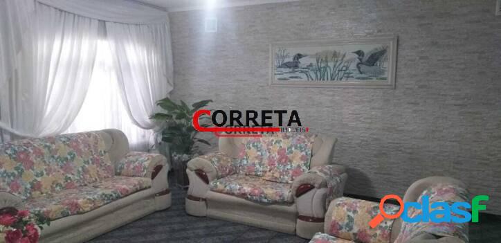 CASA COM 260m² NO CENTRO DE IBIÚNA.
