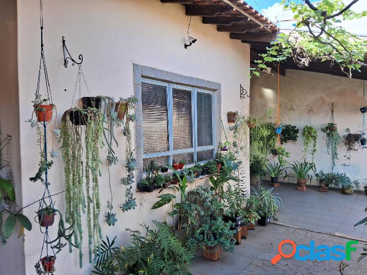Casa 3 dormitórios sendo 1 suíte, jardim Solange.