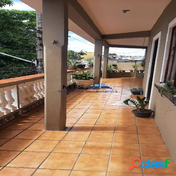 Casa com 03 dormitórios - 300m² - Jd. São Luis