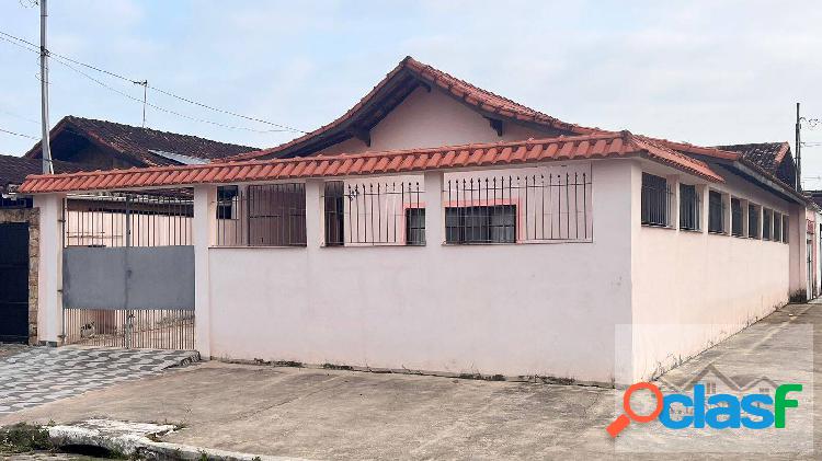 Casa de 2 Dormitórios com Garagem para 4 Carros, a 400m da