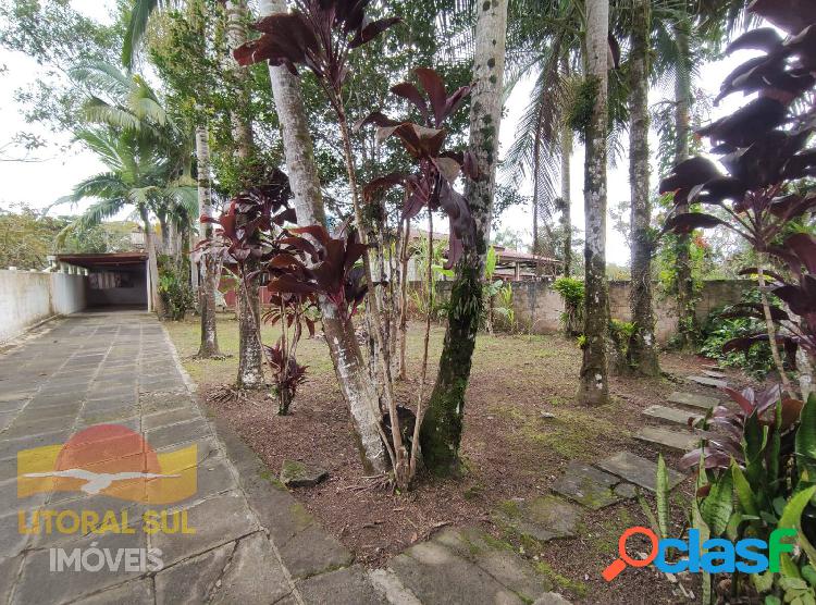 Casa mista a venda, sozinha no terreno, 2km da praia,