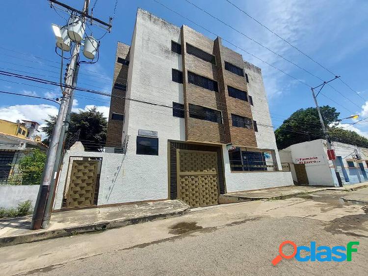 En Venta Apartamento en Planta Baja, Casco Central