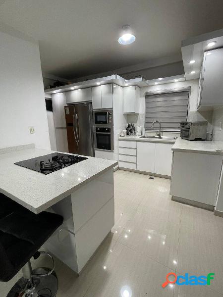 En venta moderno Town House en Resd Naiguata, en la Urb.