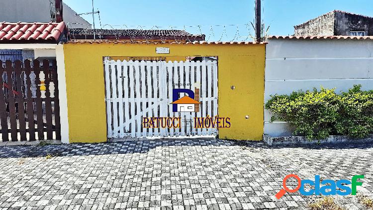 LOCAÇÃO! CASA EM ÓTIMA LOCALIZAÇÃO, PRÓXIMO AO MAR!